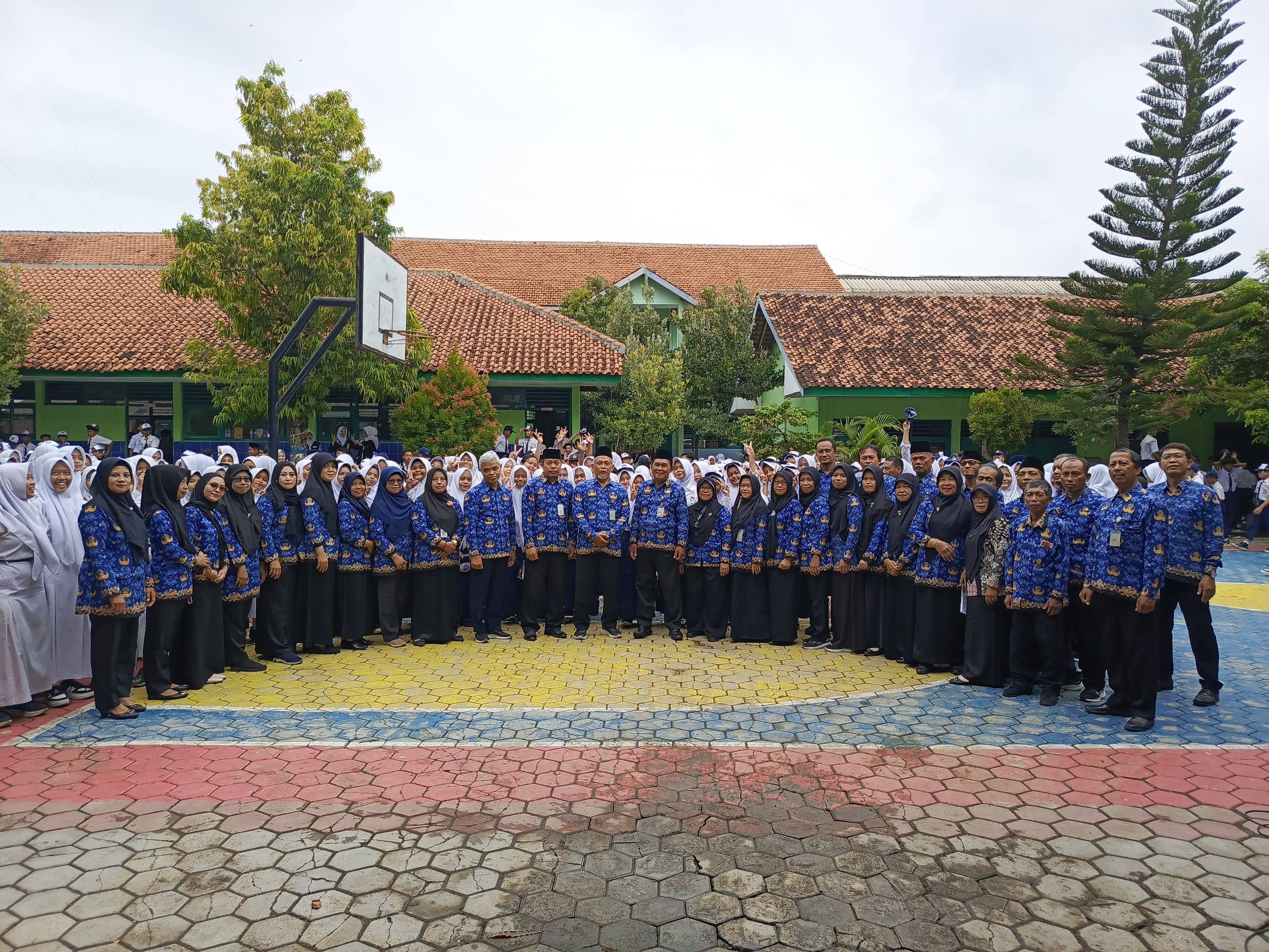 Dalam Rangka  Memperingati Hari Sumpah Pemuda 2025 dan Sekaligus Ucapan Purna Tugas Bpk.H.Jumadi, kepada siswa - siswi serta keluarga besar SMP NEGERI 1 MOJOGEDANG.S.Pd 